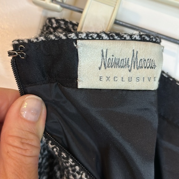 VGUC-Neiman Marcus Exclusive midi skirt w/black lace trim - Picture 5 of 8